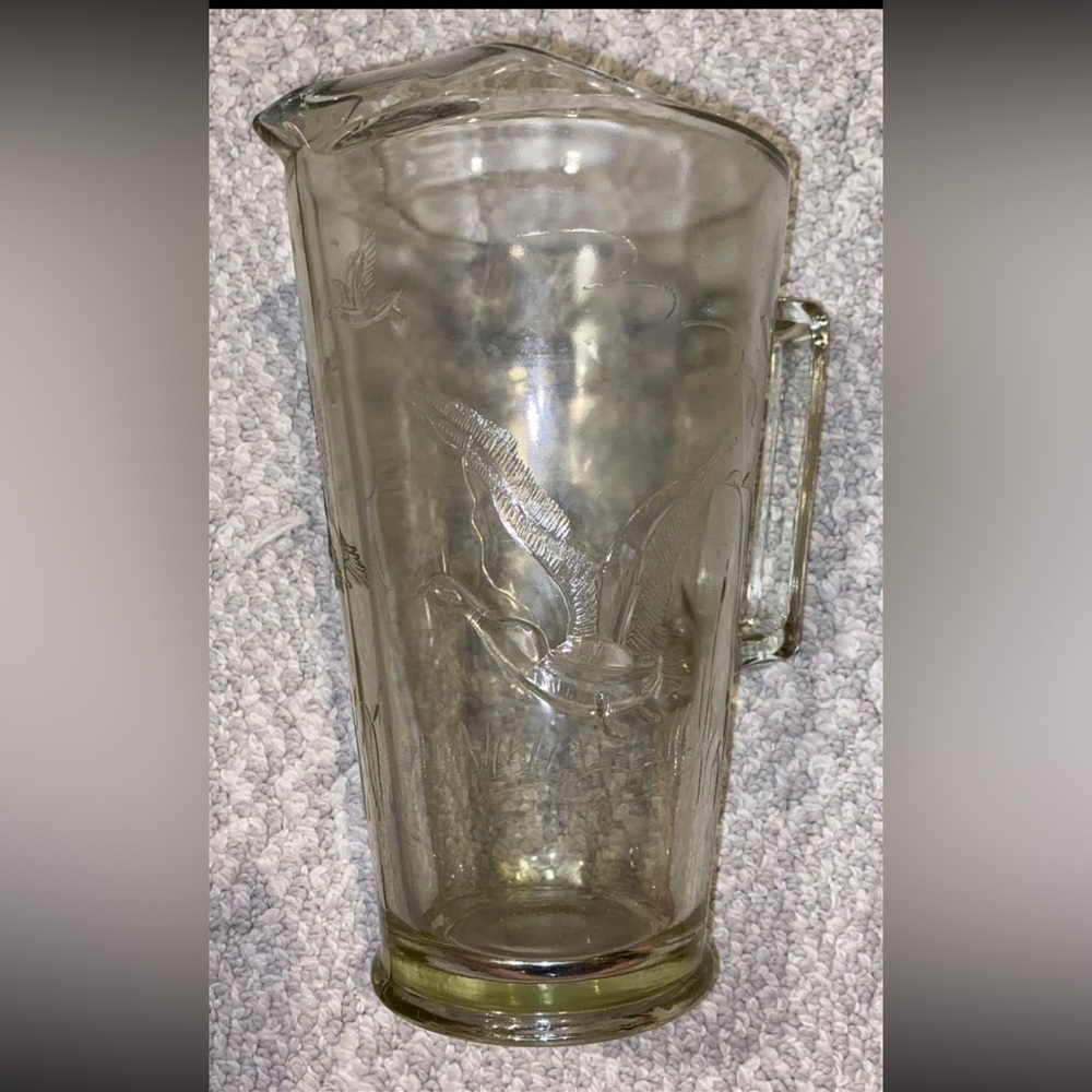 Vintage Pressed Lightly Tinted Glass Pitcher Waterfowl Ducks In Flight 2 Quarts